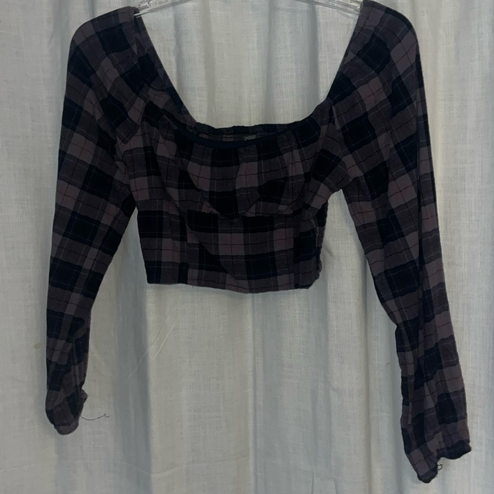 Cropped flannel material cute top